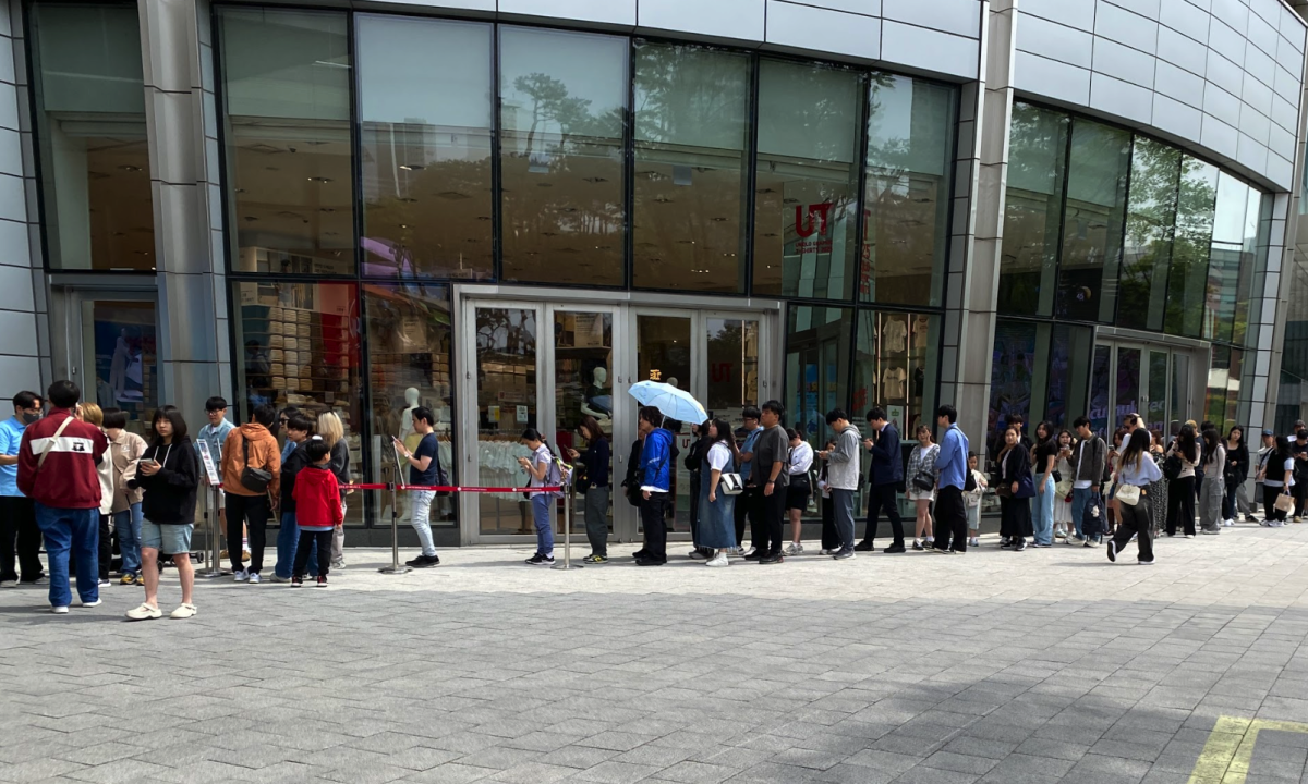 An atrociously long line awaited me when I first arrived at the site. Thankfully, the registration process for the pop-up store entry took only a short amount of time; nonetheless, I had to wait for more than an hour to receive the message to enter.